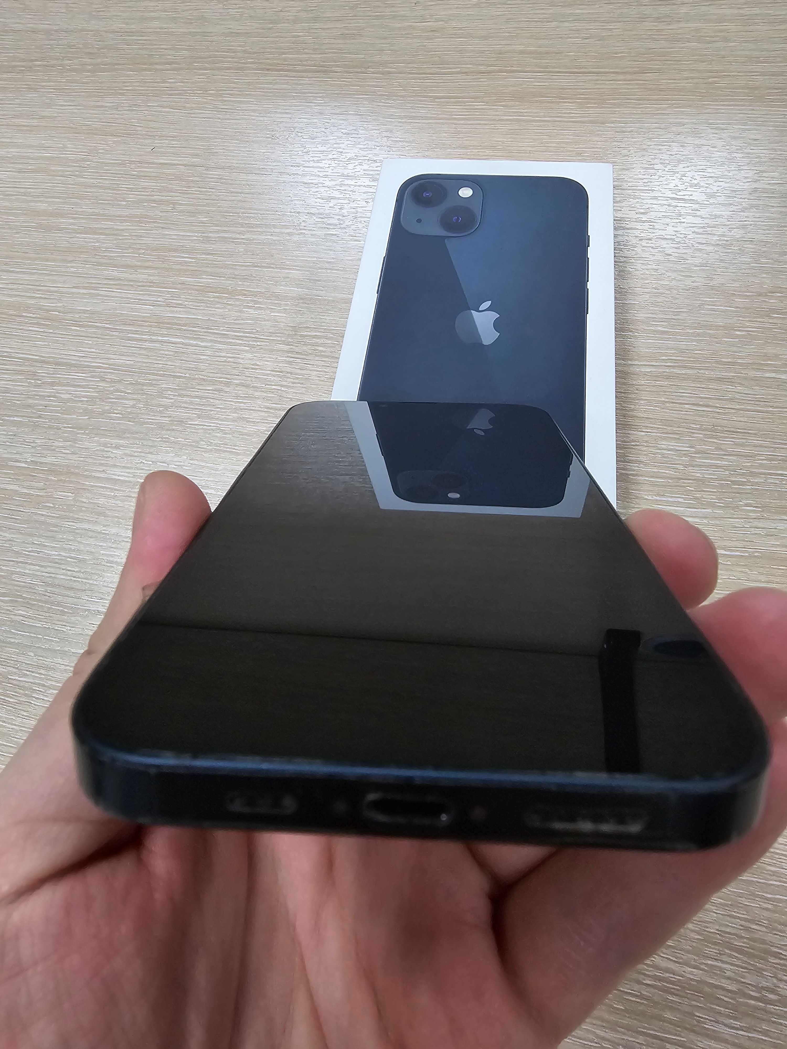 iPhone 13, 128 Gb в хорошем состоянии.