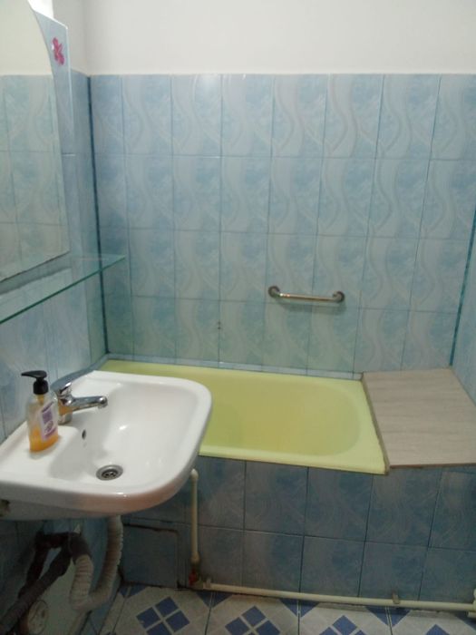 Închiriez garsoniera