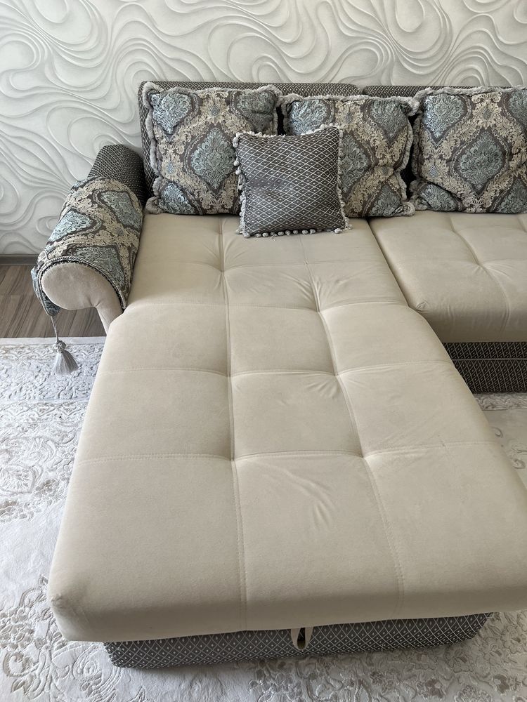 Продам диван для гостиной