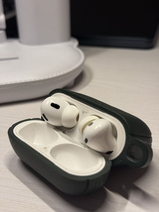 Apple Airpods Pro 2 (2022) + Spigen калъф