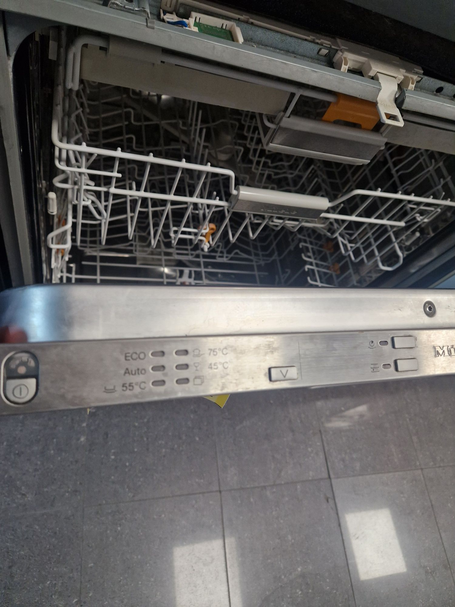 Съдомиялна за вграждане Miele G 6575