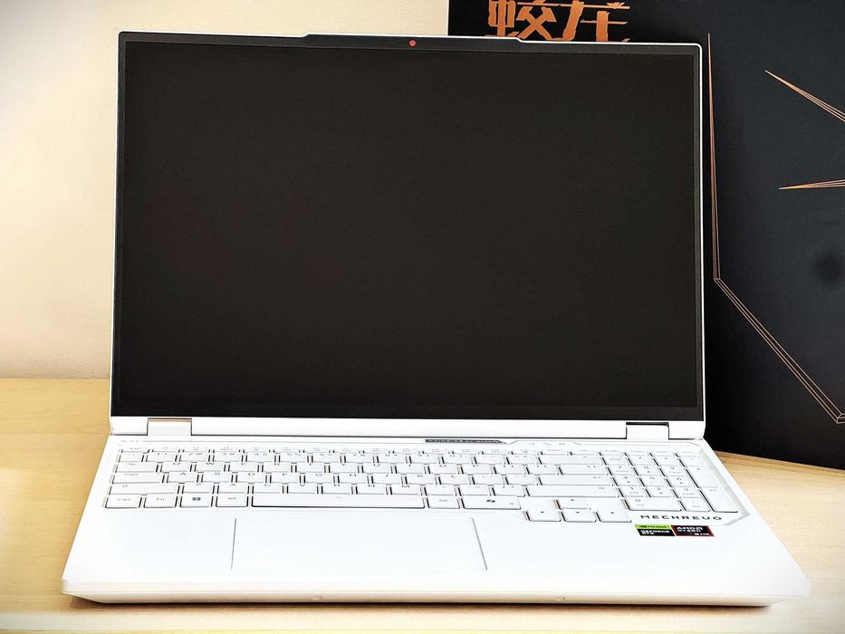 Бартер!МОЩЕН! 300hz/ 16 Ядрен Ryzen 9 / RTX 5060 / WQXGA