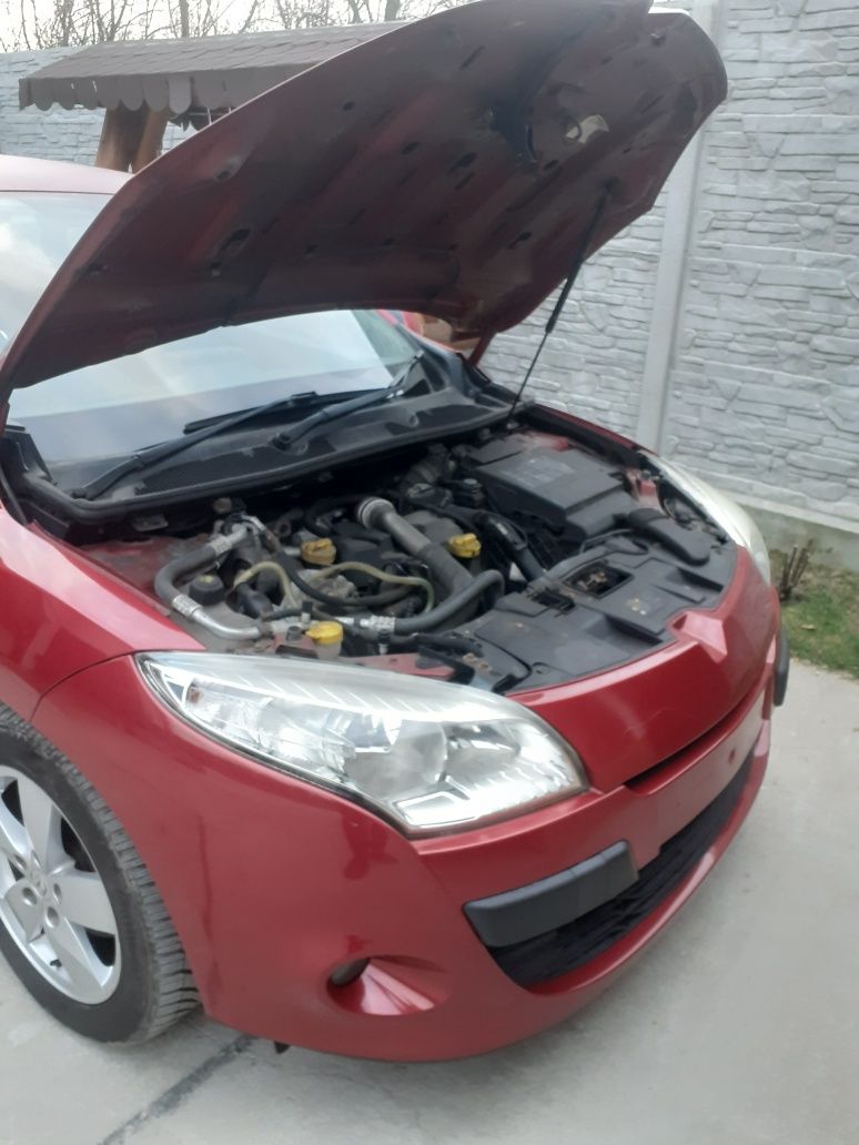 Capota Față Motor Cu Balamale Originală Renault Megane 3