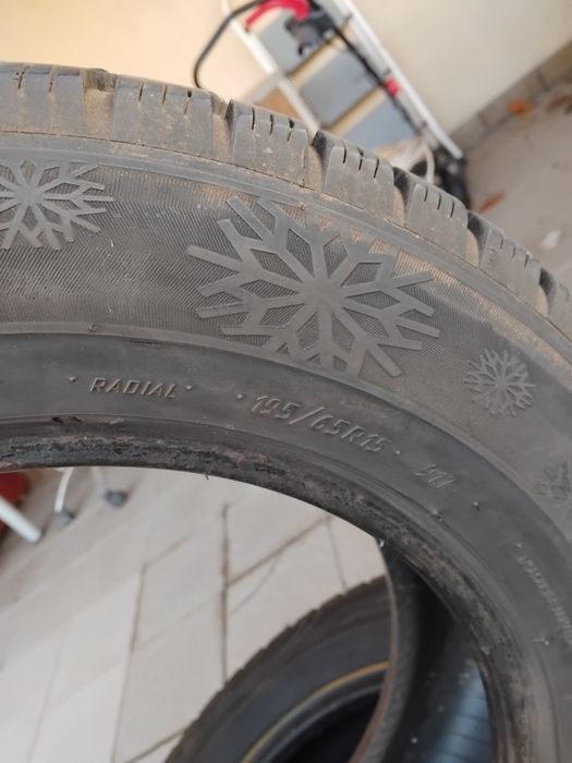 Cauciucuri iarna Bridgestone 225/45/18,si 195/65/15 Kama
