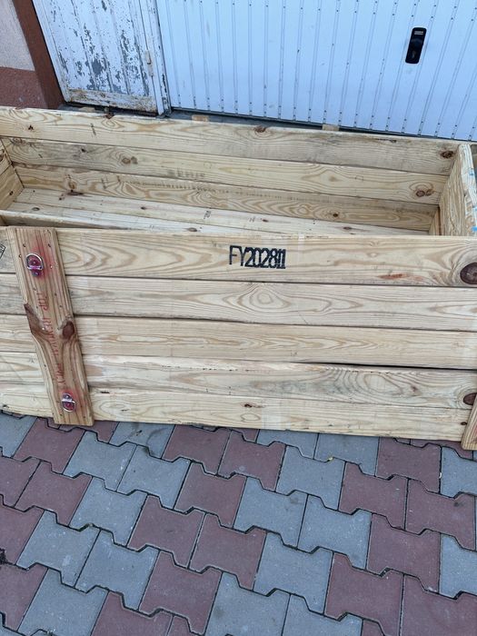 Lada industriala de transport pentru echipamente grele/militare.