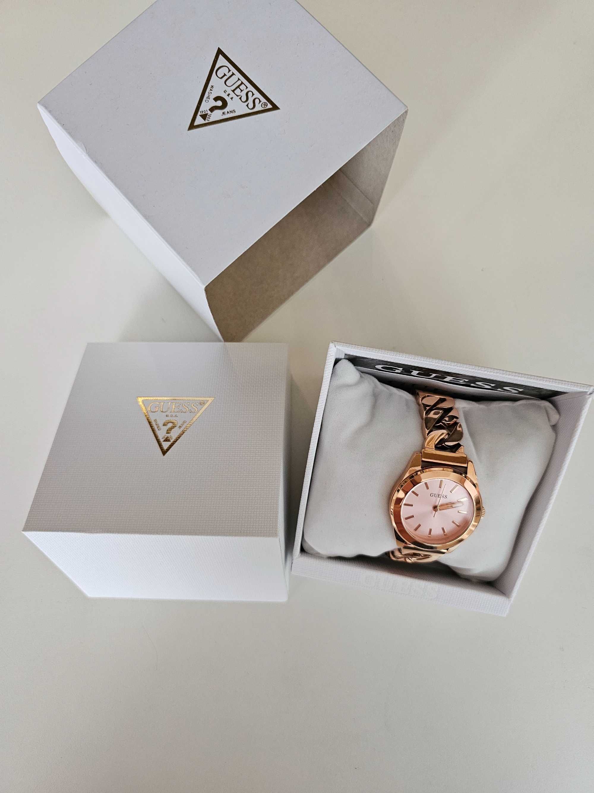 Чисто нов часовник Guess