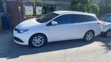 Inchiriez Toyota auris hibrid 2017