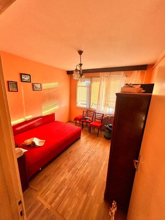 Vand apartament doua camere