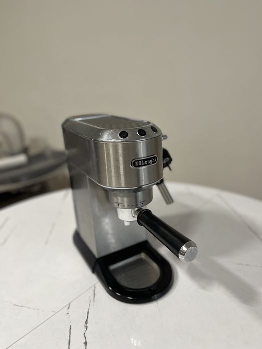 Кофемашина Delonghi.