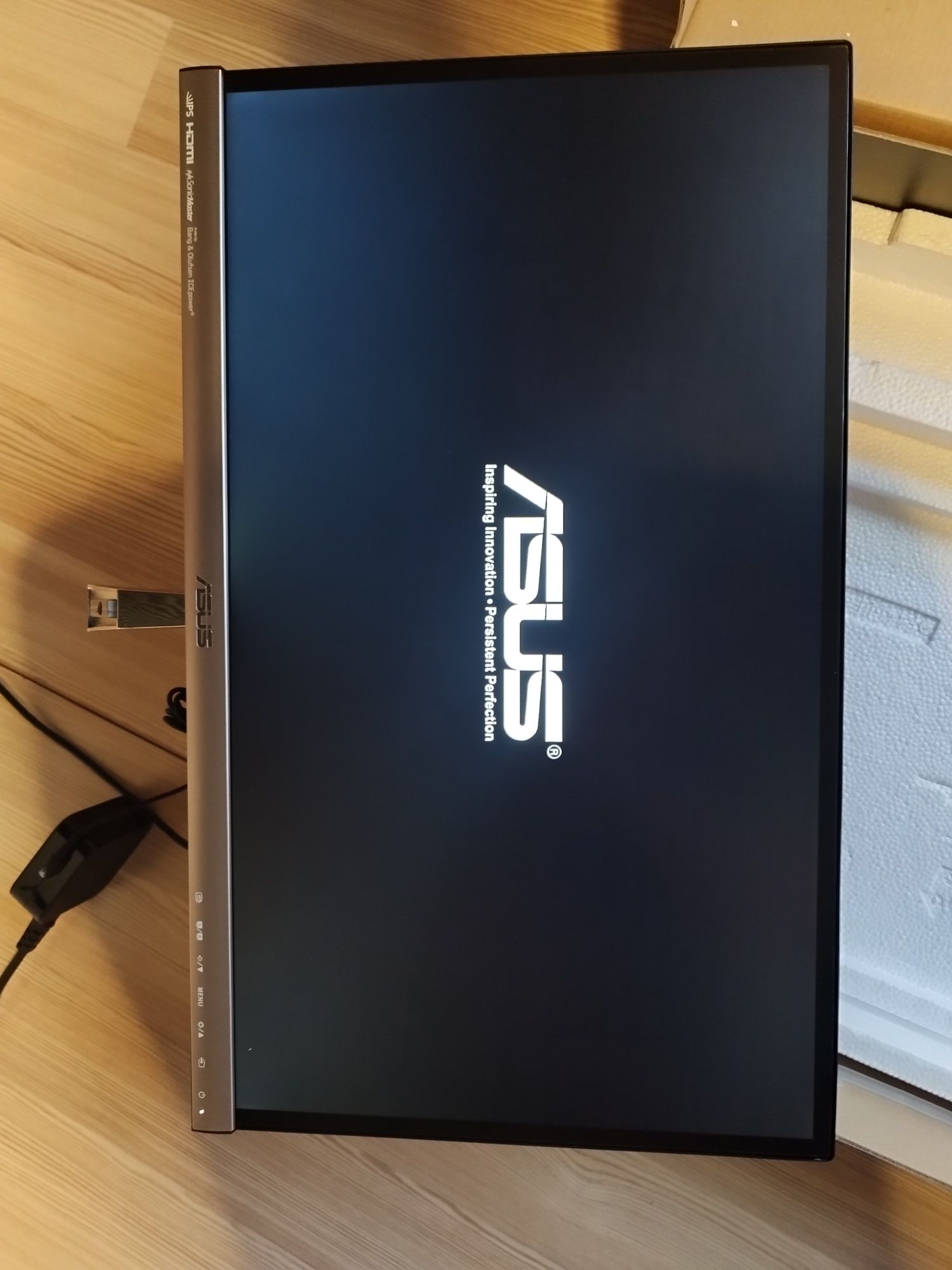 ASUS 23"full HD IPS