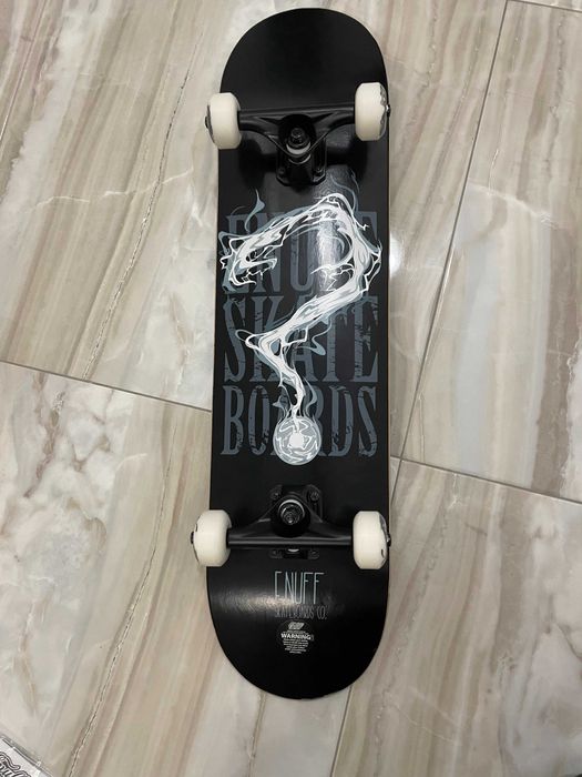 Skateboard nou / casca