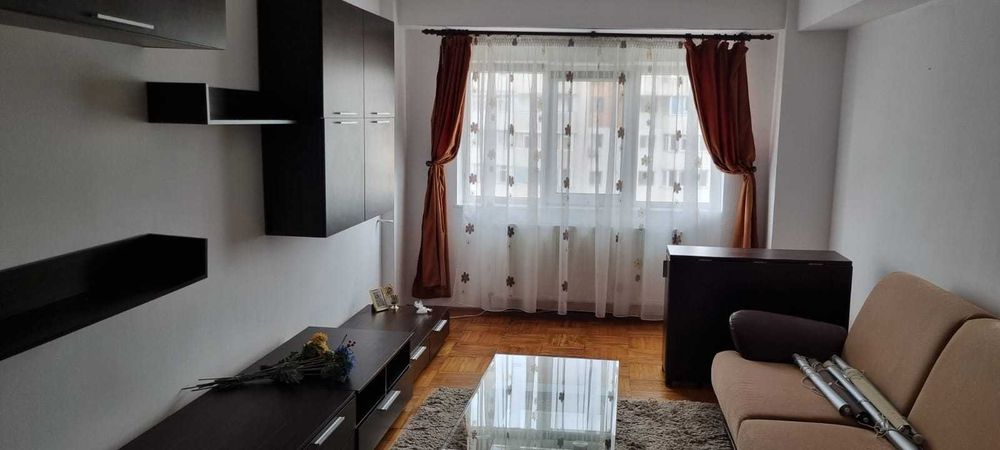 Ofer spre închiriere apartament 3 camere ultracentral