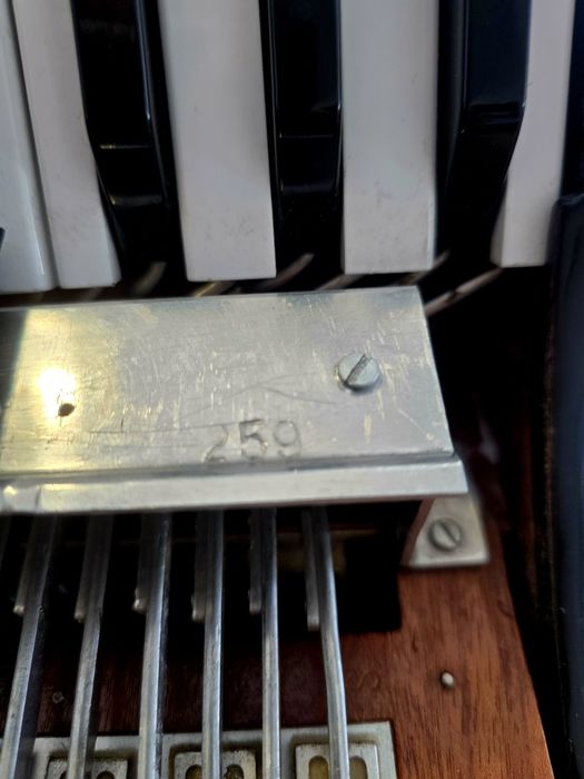Raritate acordeon Weltmeister cantora  impecabil