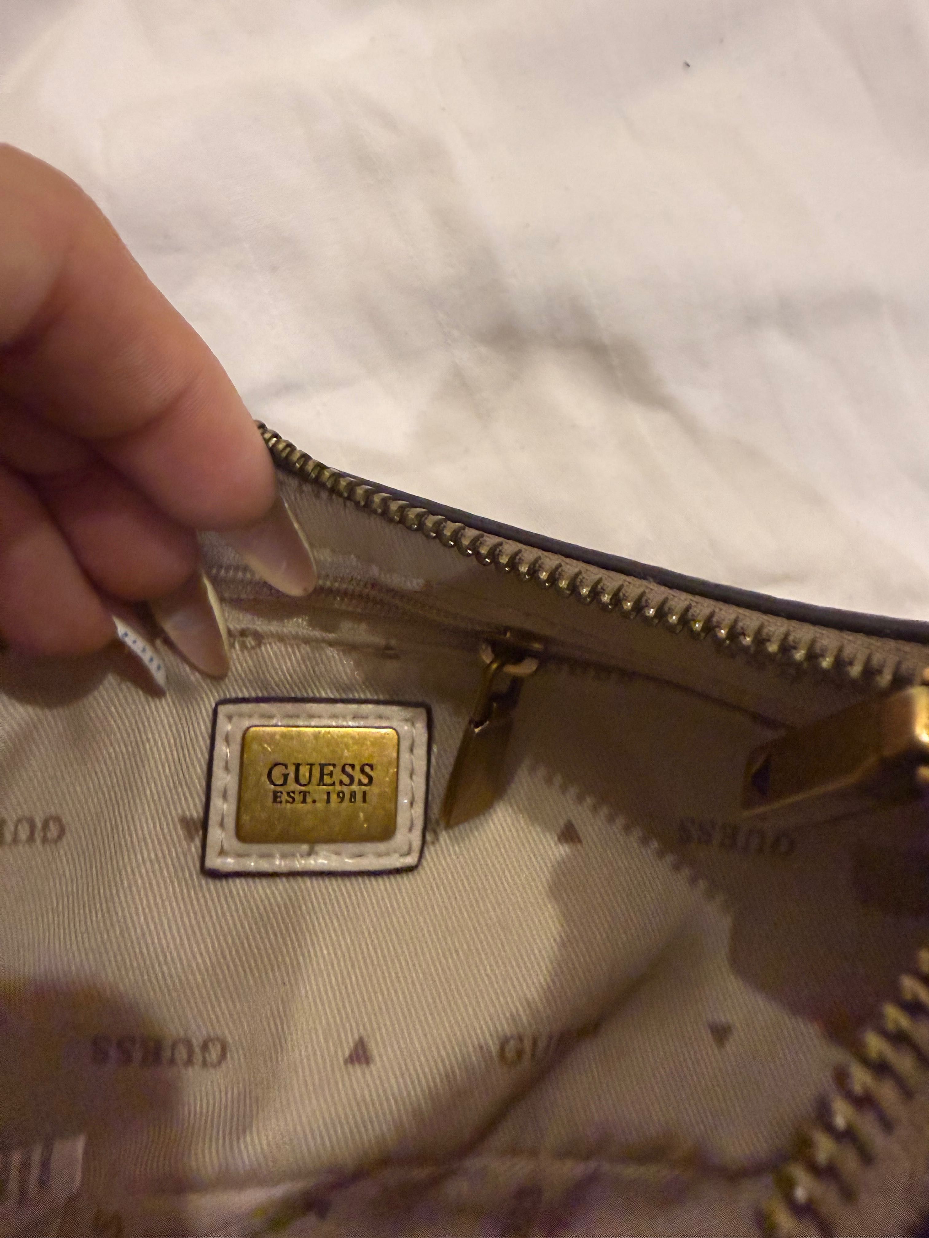 Чанта Guess чисто нова