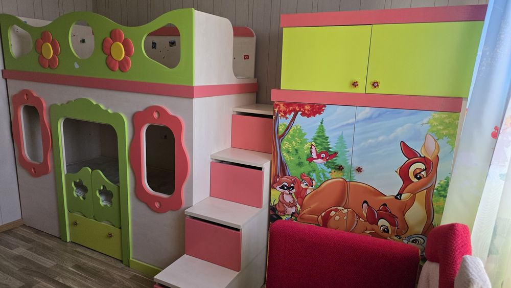 Продам детский гарнитур и детский диванчик