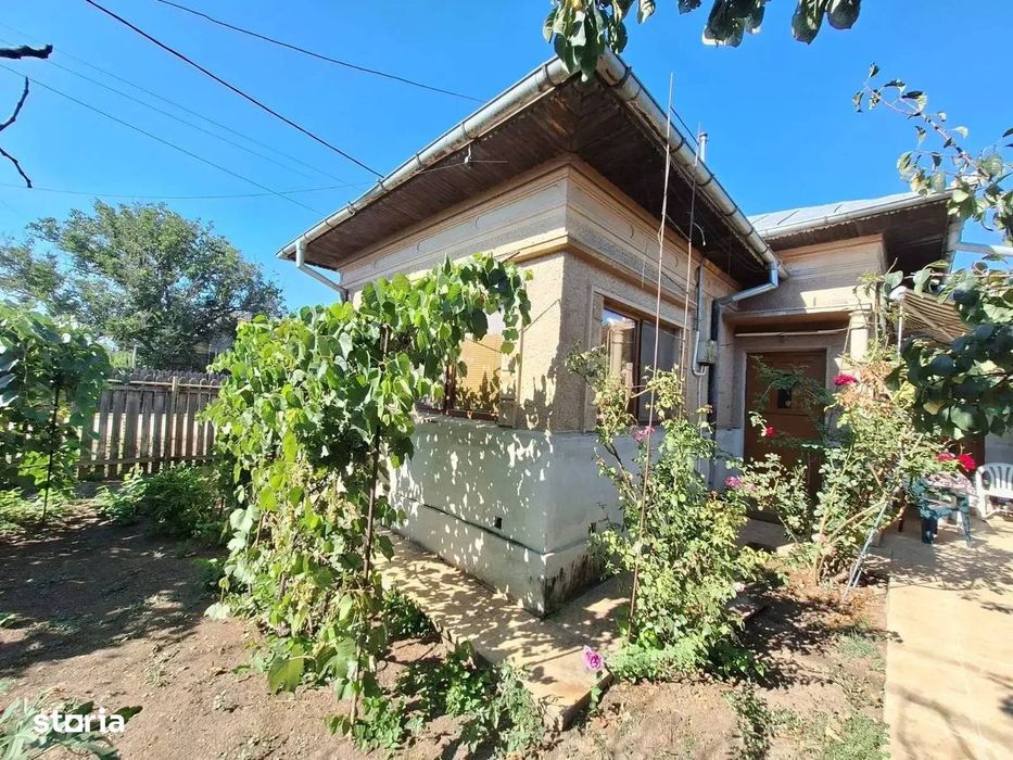 Casă spațioasă cu 6 camere și teren1000mp – Frumușani, DN4