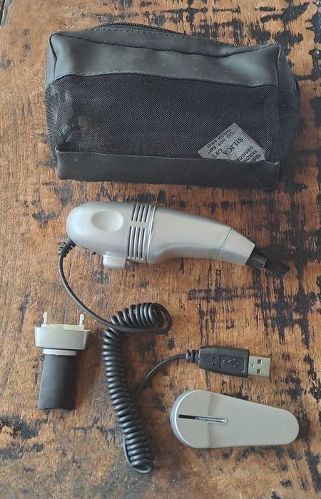 USB прахосмукачка с фенерче мини за компютър и клавиатура сребърна