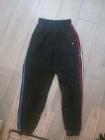 Vând pantaloni de trening adidas de femei!