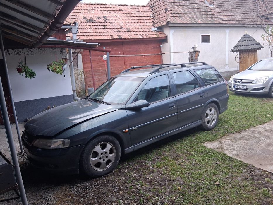 Vând Opel Vectra