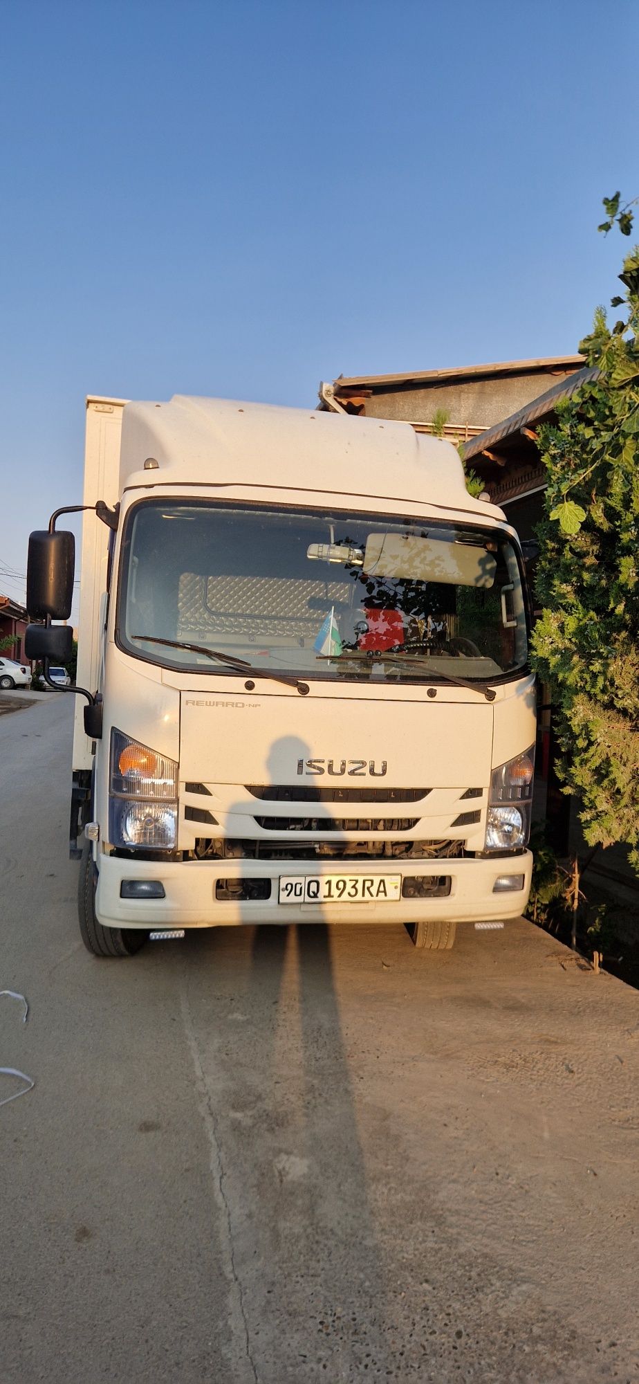 Isuzu 5 ton sotiladi 2023 yil 90 000km yurgan