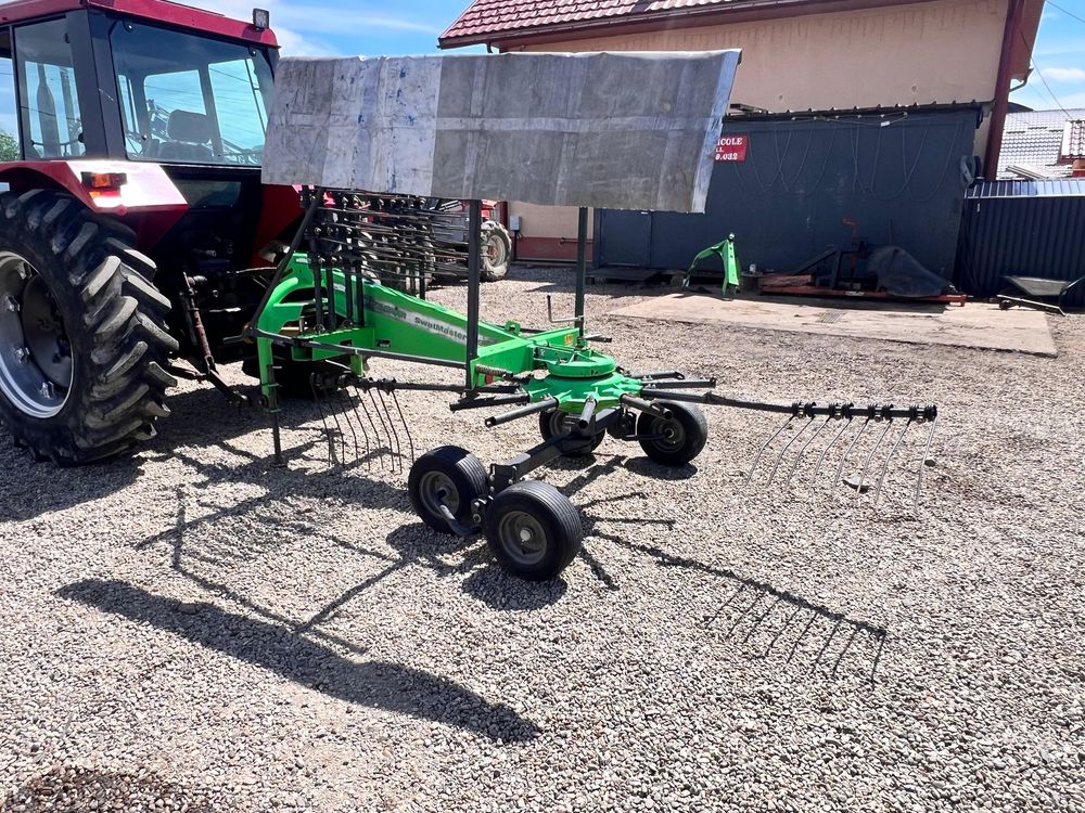 Grebla de adunat fîn deutz fahr swatMaster 3921