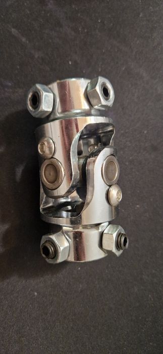 Vand cruce cardanica.