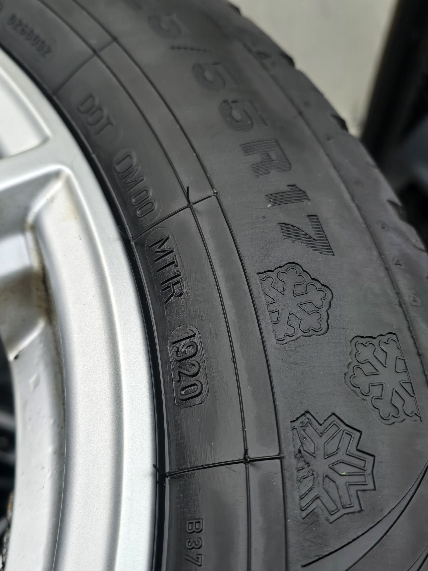 4 Броя 225/55/17 Dunlop 2x5mm 2x4,8mm