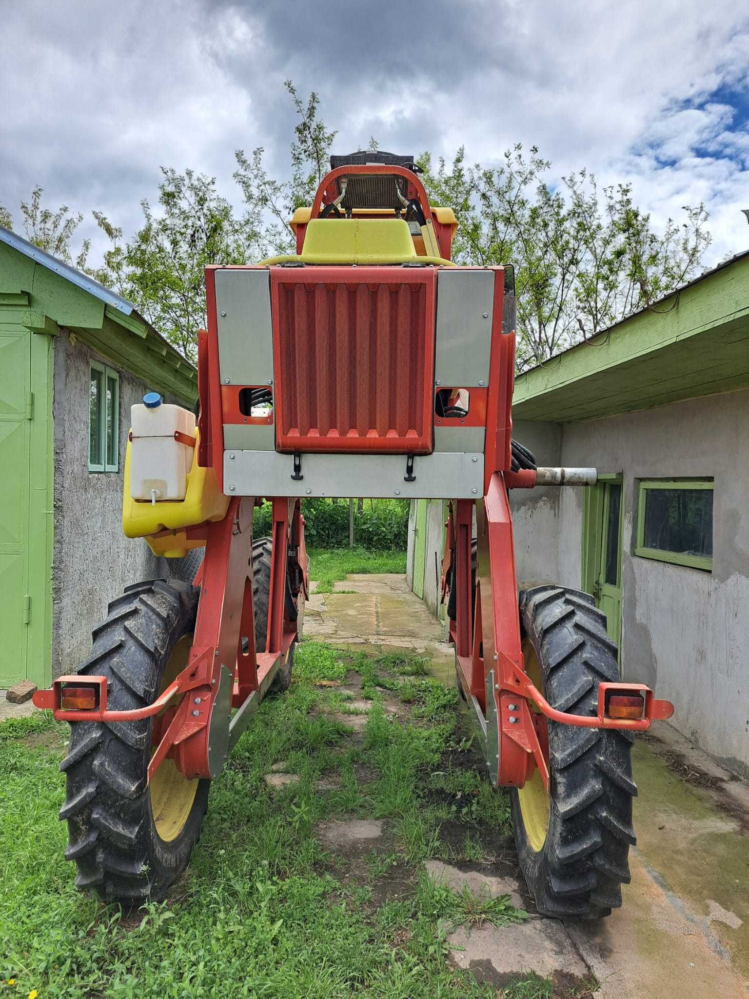 Vând mașină de castrat porumb