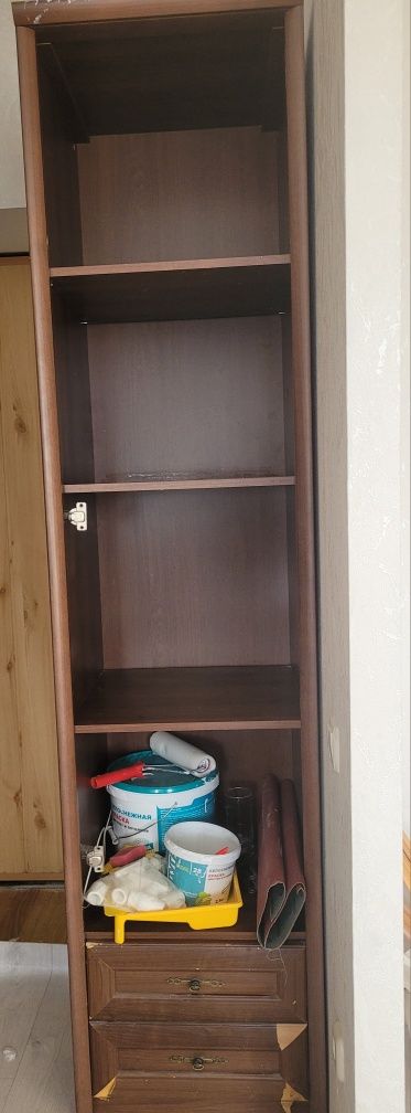 Продается шкаф в прихожую с зеркалом, есть запчасти для установки