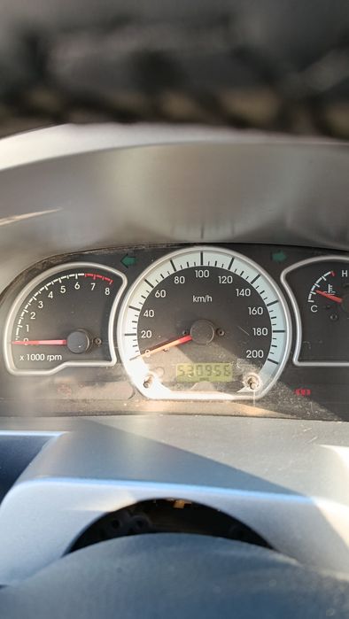 Nexia 2 sotiladi 2014 yil 1.6 konder 531000 km