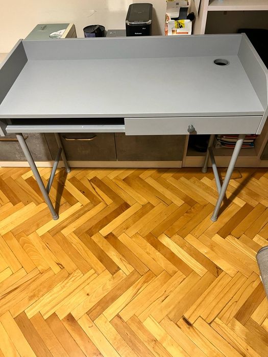 Бюро Икеа / IKEA Hauga сиво