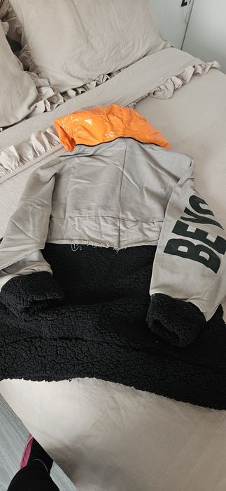 Суичър с отлично качество и визия.