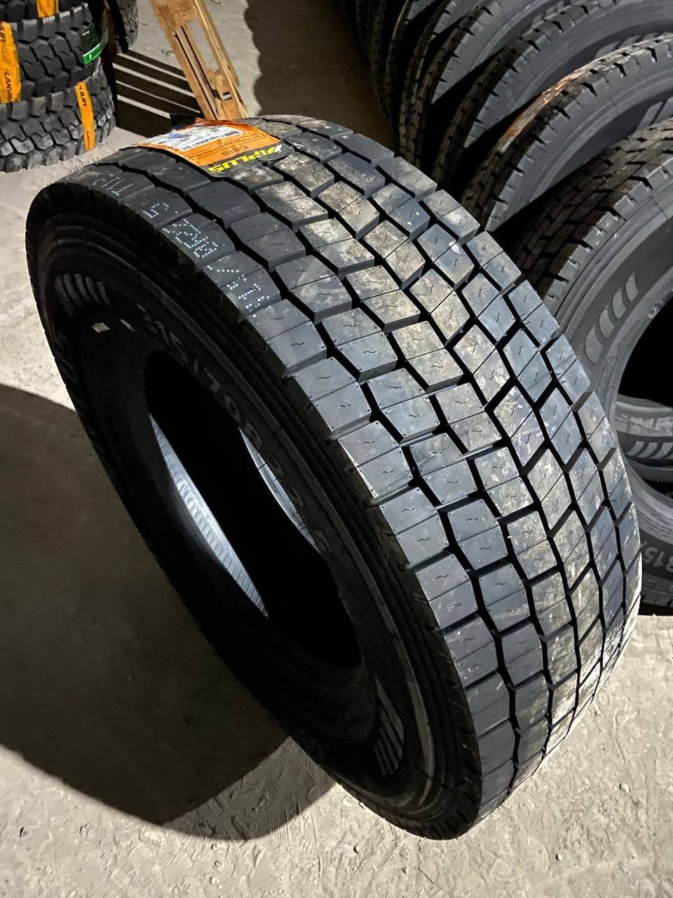 APLUS 315/70R22,5 PR20
Завод CHAO YANG 
Для ГРУЗОВИКОВ
Размер 12.00R20