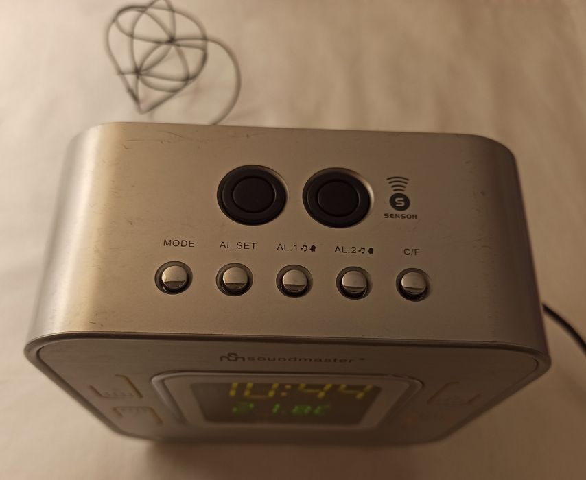 Radio SoundMaster FM + AM cu Ceas digital, Alarmă și Audio In