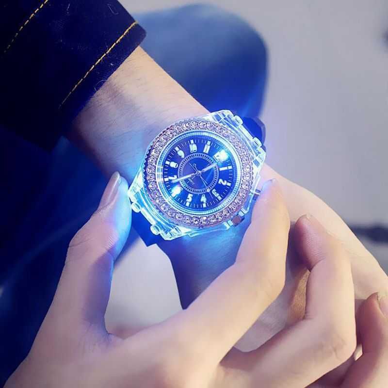 Ceas cu LED - Jocuri de lumina 7 culori - 4 moduri flash MyStyle