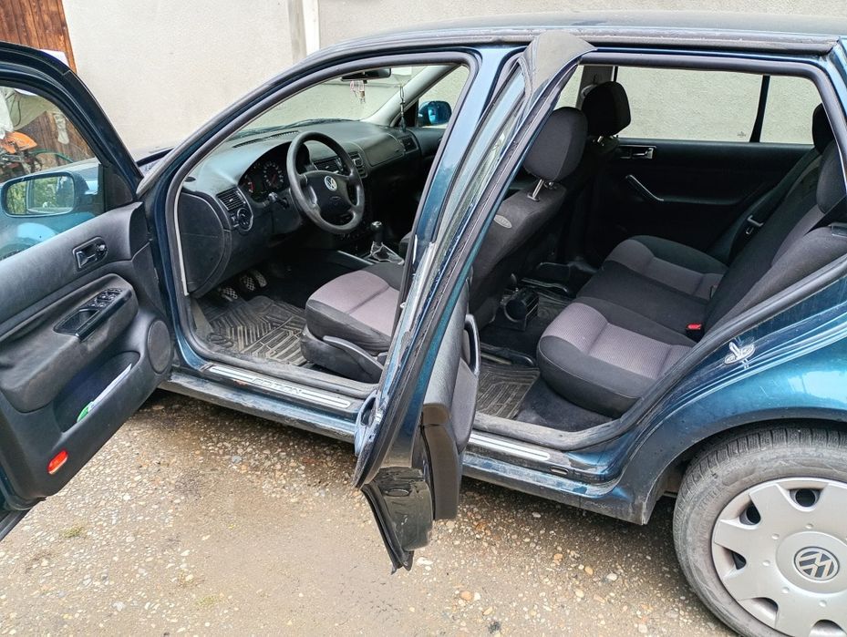 Vând golf IV Edition motor 1.4 benzină 16v. înmatriculat RO