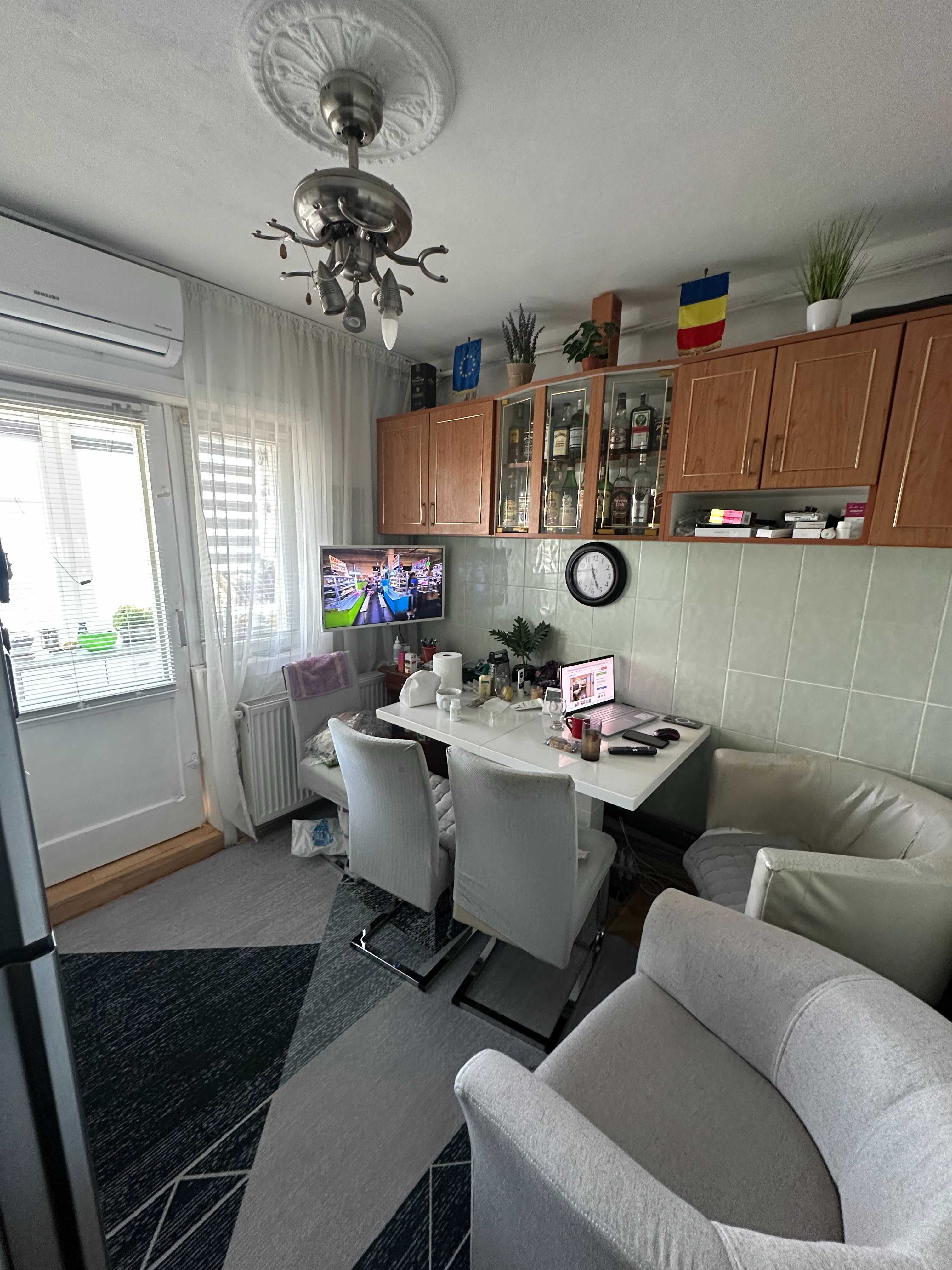 Proprietar vând apartament 2 camere.Decomandat.Centrala.Lipovei.