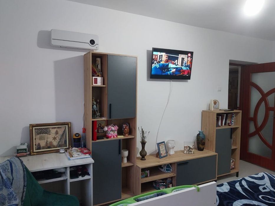 Vând apartament doua camere decomandat parter