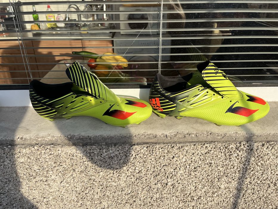 Бутонки , обувки за футбол