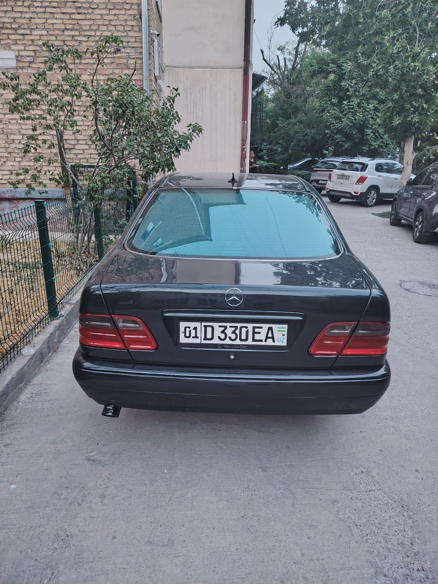 Автомобиль мерседес