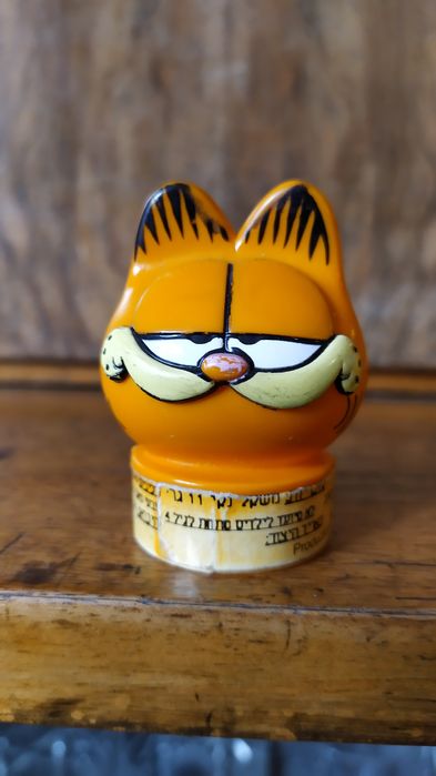 Продавам 2бр Гарфилд, кутийки от дъвки.