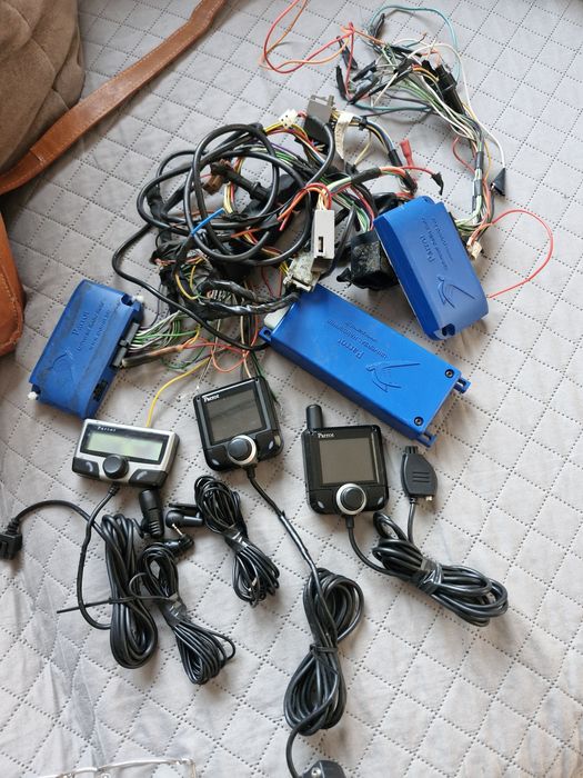 Parrot bluetoth color si alb negru