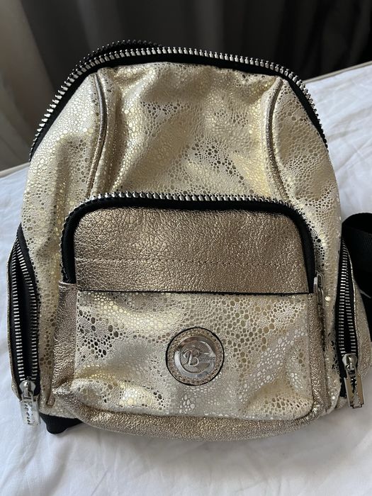 Дамска раница в златист цвят