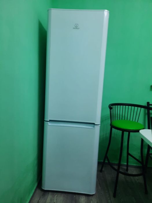 Холодильник Индезит. Состояние отличное.