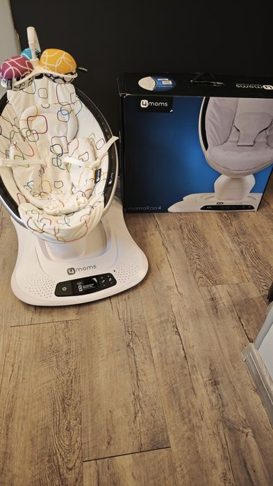 Електрическата бебешка люлка mamaRoo 4.0 Multi-color plush