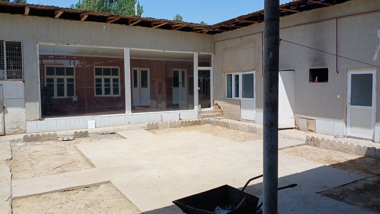 Nazarbek Tekstilda Ministr dacha tomon 7 sotix