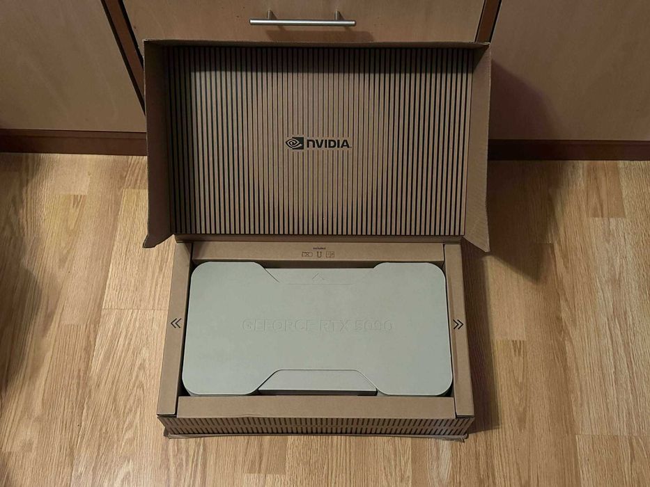 RTX 5090 32GB GDDR7 Founders Edition 10/10 RTX 5090 FE 32GB