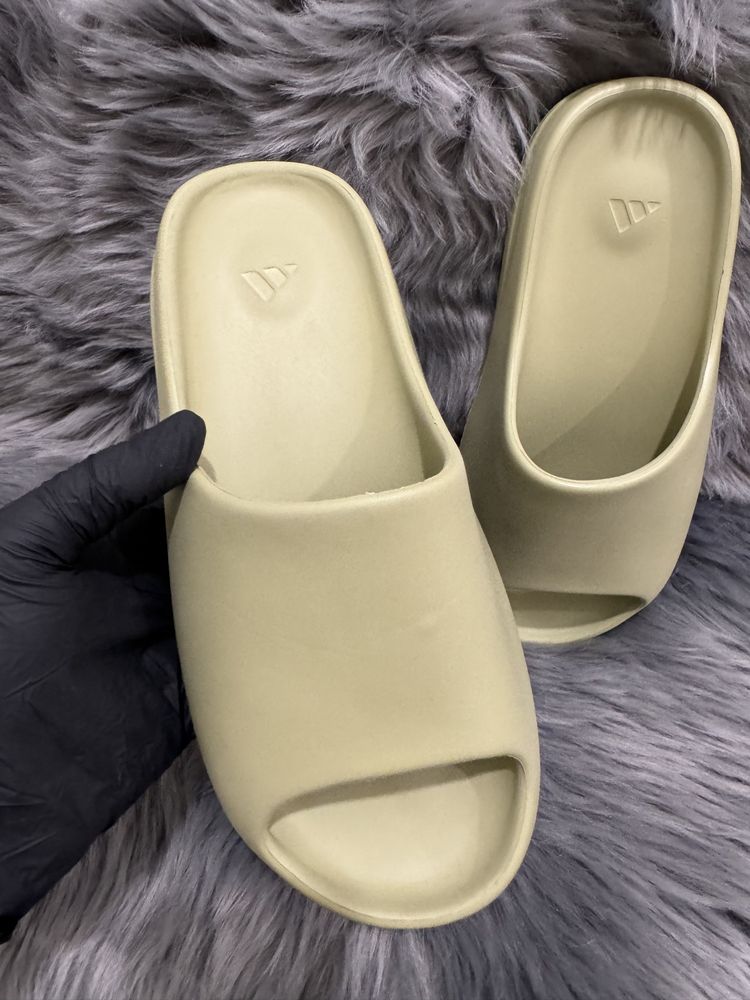 42 Yeezy Slide Resin