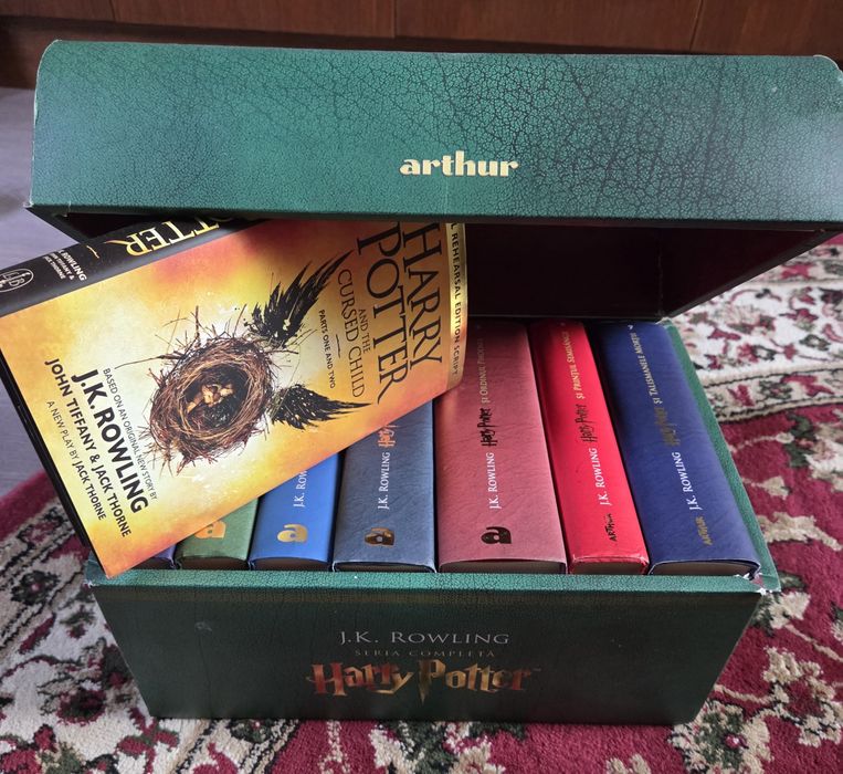 Seria Harry Potter + cufar original, bonus volumul 8 in engleza