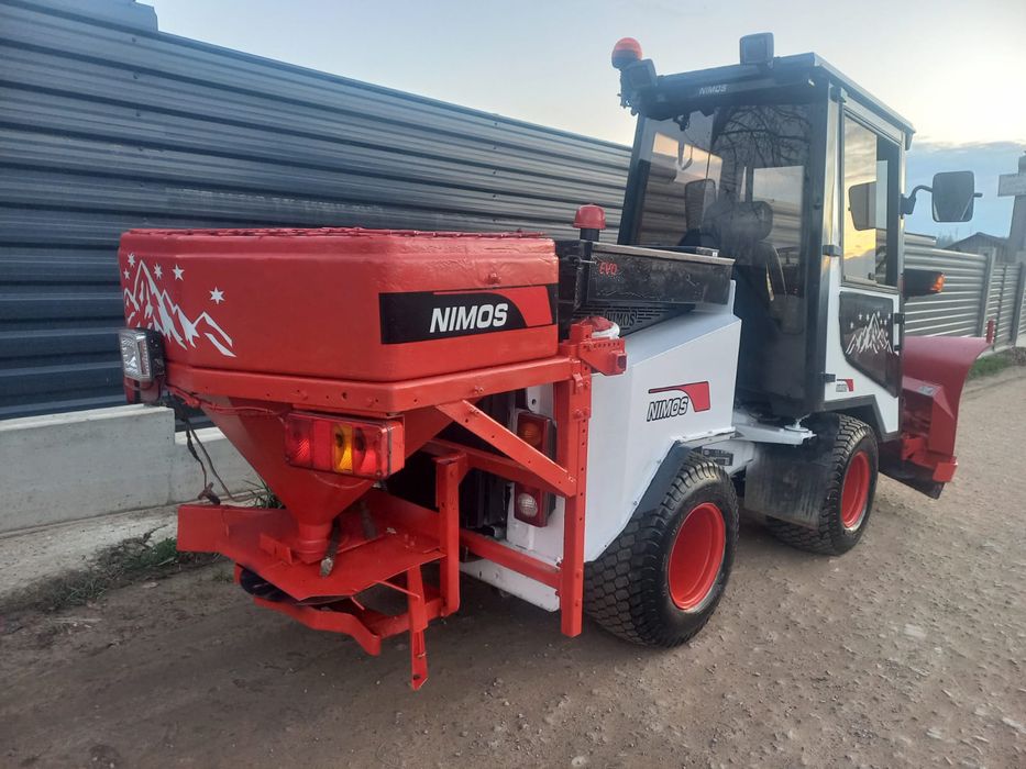 Mașina zapada cu lama zăpadă și sararita Nimos 4x4 unimog